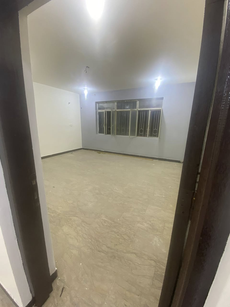 عروض ايجارات للعوائل فقط

شقة موقع مميز للإيجار(عوائل فقط) 

المساحة / 90 م
الطابق الاول 

المحتويات / صالة مع مطبخ أمريكي - غرفتين نوم - مخزن - صحيات 

العنوان / الكرادة داخل - خلف محطة وقود ابو اقلام 

علماً ان البناية تحتوي على مصعد

للاستفسار عن السعر وباقي التفاصيل يرجى الاتصال على الأرقام التالية 

***********
***********

العادل للاستثمار والتطوير العقاري
