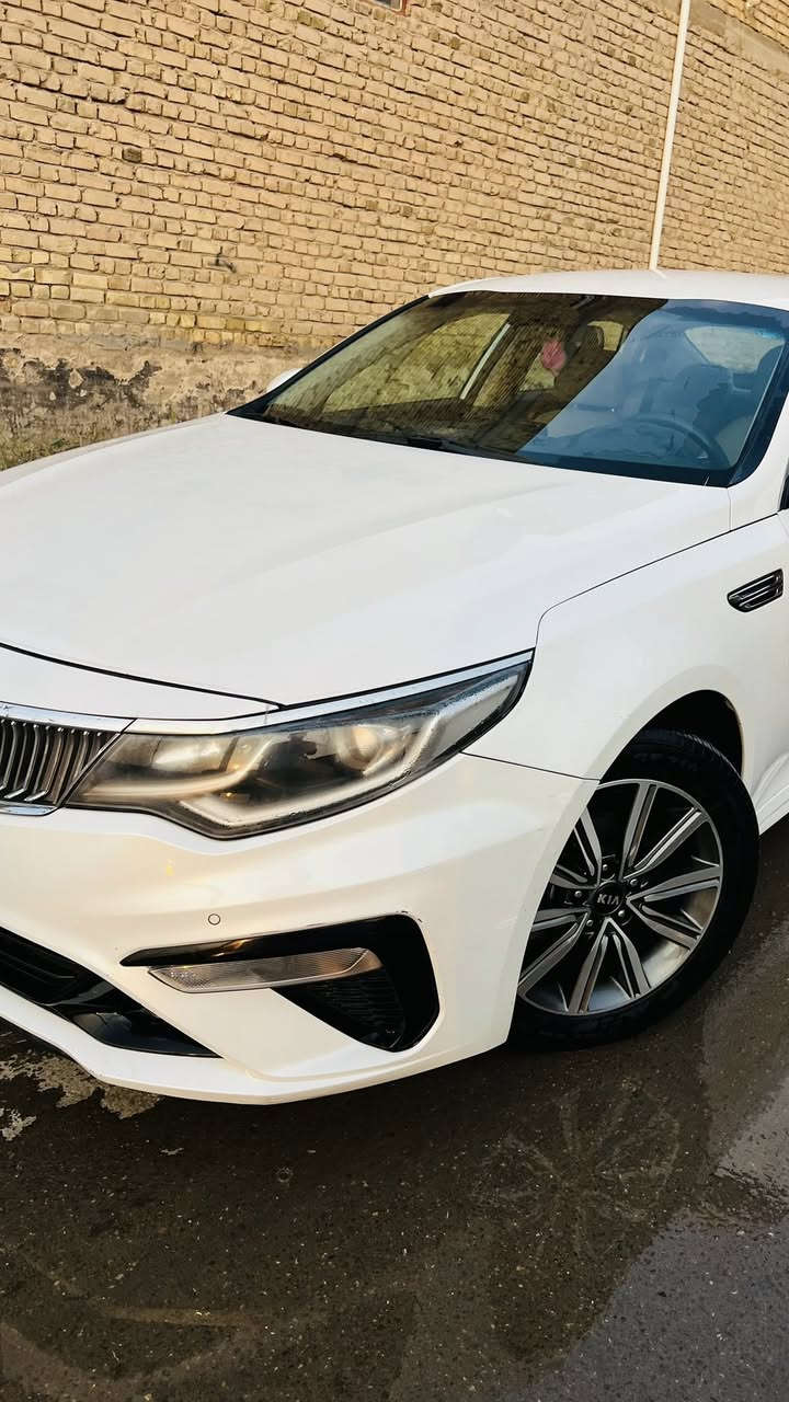 للبيع كيا اوبتما موديل 20 خليجي محرك 2400 
ماشية 105 بيها بارد جاملغ خلفي يم قبق البانزين
مكاني الكوت 
***********
السعر 185 وبيها مجال
