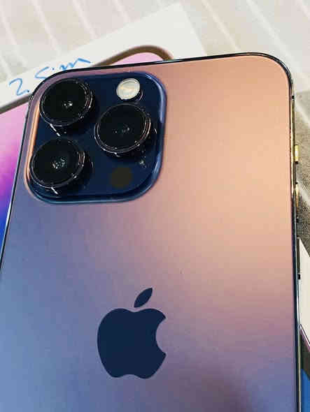 السلام عليكم 
14 برو ماكس 256  دبل خط بنفسجي 
بطاريته 84 نظافته 100 ملحقاته كامله سعره 900 الف قفل 🔏 مكاني بغداد *********** واتس
