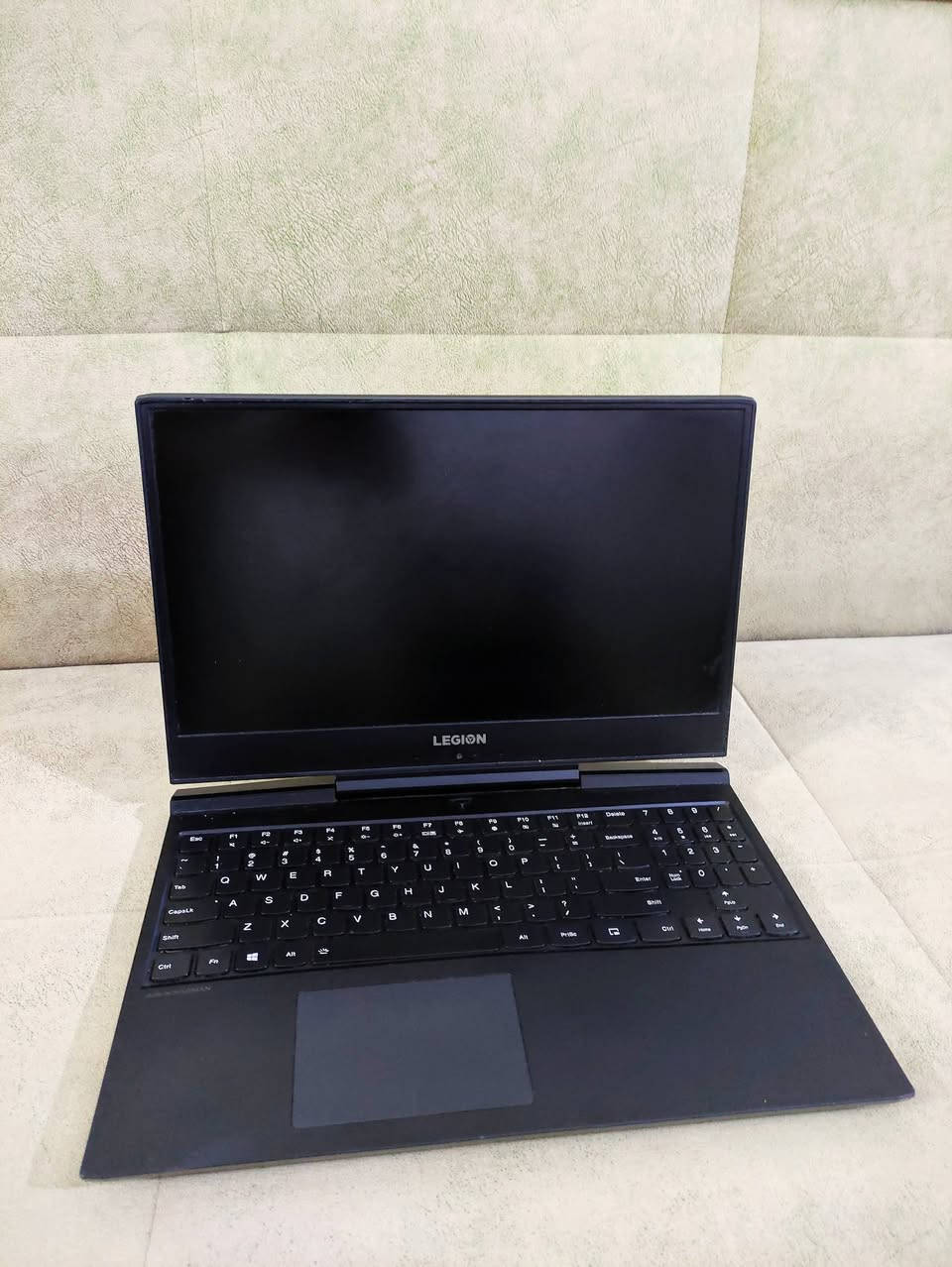 لابتوب گيمنك للبيع Lenovo 
💻 لابتوب للبيع بمواصفات عاليه للتصميم وللالعاب:-

اسم الجهاز: Lenovo legion y 7000p gaming 

المواصفات:-

المعالج: Intel Core i7-8750H

الشاشة: 
15.6 انش حجم 
FHD 
(1920×1080) 60Hz هرتز 

رام: 16 

المساحة:  1T HDD و 256 SSD 

كارت الشاشة:  Nvidia GTX 1060 

نظام Windows 11 

الملحقات: شاحنها الاصلي 175W + مبرد 

السعر المطلوب:  550 ألف 

مكاني بغداد (لايتوفر توصيل) 

اللاب توب بي مشكله بالكيبورد زر S و Z  و X مايشتغلون بس تكدر تربطله كيبورد خارجي 

للتواصل والاستفسار 📞 خاص واتساب :(***********)
