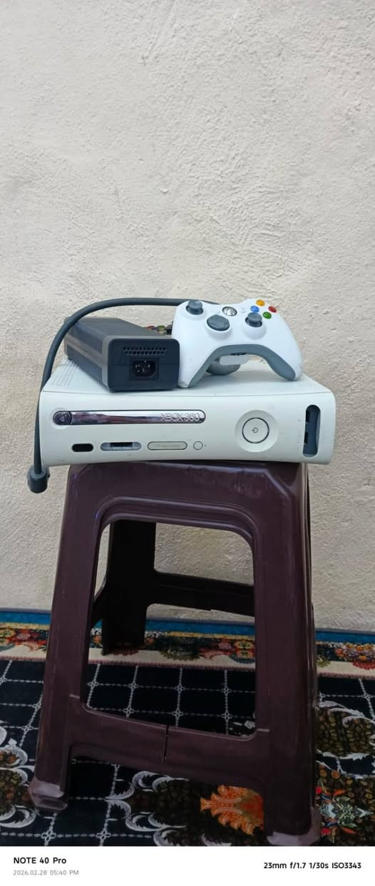 بلي اكس بوكس 360 نضيف يخبل
سلام عليكم
بلي اكس بوكس 360 نضيف يخبل 
ملحقاته جوسك 2 اصليه و اللعاب 9اقراص 
العنون بغداد 
السعر 100وبي مجال اتصل على رقمي ***********
