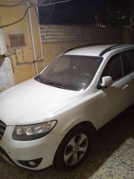 سلام عليكم للبيع سنتافية موديل 12 سبعة راكب رقم بغداد باسمي بيه صبغ ربع من البنيد وشخط بل بابين من جهة اليمنى ومصبغات على كد شخط والباقي مكفولة العنوان كاظمية دولعي سعر 155 وبيه مجال أي استفسار هذا رقمي ***********
