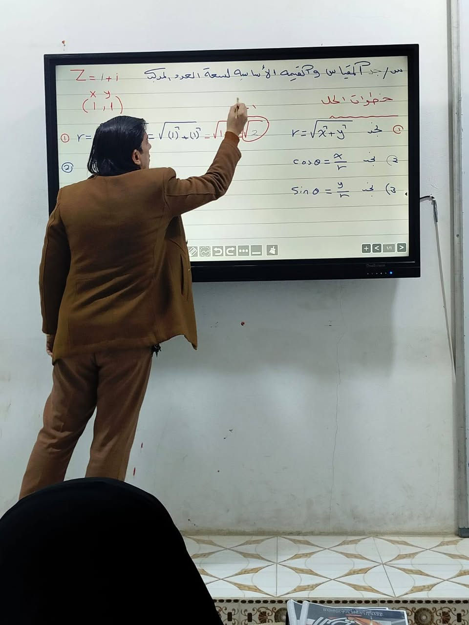 طلاب السادس الإعدادي 🔥
الرياضيات مو صعبة… بس تريد الأستاذ الصح.
ويّا الدكتور أحمد الخالدي الفكرة توصل بسهولة،
والحل يصير بسيط،
والثقة تكبر من محاضرة لمحاضرة.
المحاضرات مستمرة حالياً،
واللي يريد يلتحق بعده يكدر يلحق ويانا ويبدأ بداية مرتبة.
لا تضيع الفرصة…
يمكن هاي الخطوة هي اللي تفرق بدرجتك آخر السنة ✨
📍 النجف / الحيرة / قرب بلدية الحيرة – مقابل المتنزه
📞 *********** – ***********
تعال شوف الفرق بنفسك.
