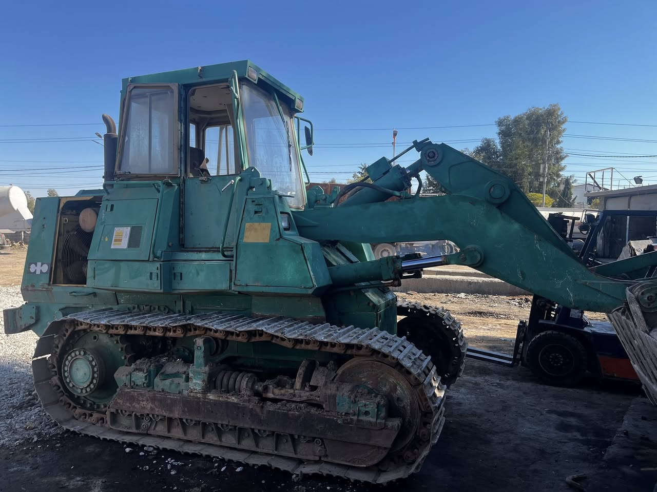 شفل زنجیر کوماتسوو یابانی للبیع مودیل ٢٠٠١ کامل جاهز  بدوون رقم محرک و  گیر پەمپ کامل جاهز  
***********
