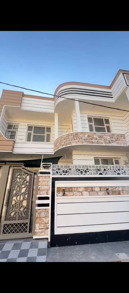 بيت موقع جغرافي جيد جدا خلف جامع الامام مالك بن انس مباشرة المساحة 200 متر بناء حديث للتواصل ***********
