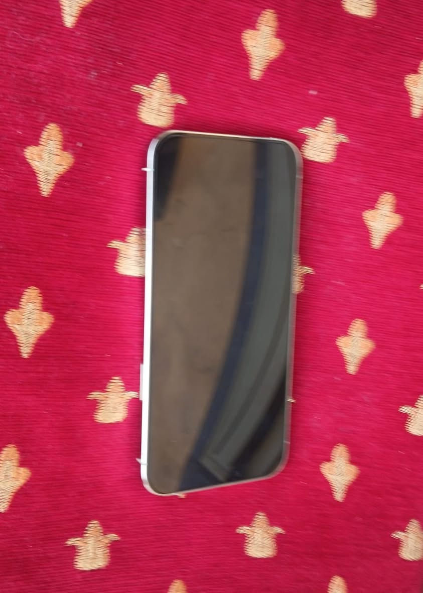 السلام عليكم ورحمة الله وبركاته #للبيع
آيفون 13 برو ماكس لون ابيض شرق أوسط نظيف 

ذاكره 128 بطاريه 67 ما مفتوح شرط بيه شوي طبع بالشاشه ما مأر عليه معاه شاحنه السعر 525  ألف وبي مجال التواصل خاص أو على الرقم ***********
