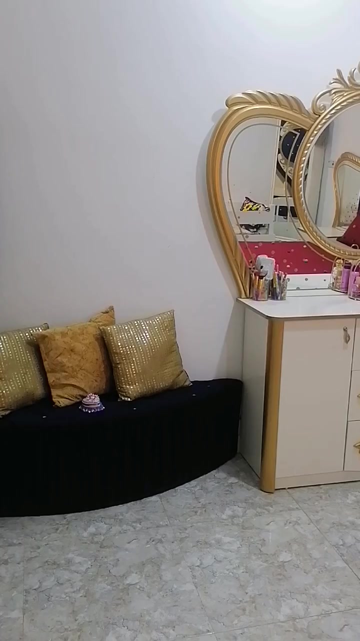 السلام عليكم غرفة تركية نضيفة وكلش واسعة والمجرات مالتهة كلهة سجج هيدروليكية موسجج عادية السعر ب (ب٧٢٥ الف) للاتصال علرقم ***********
