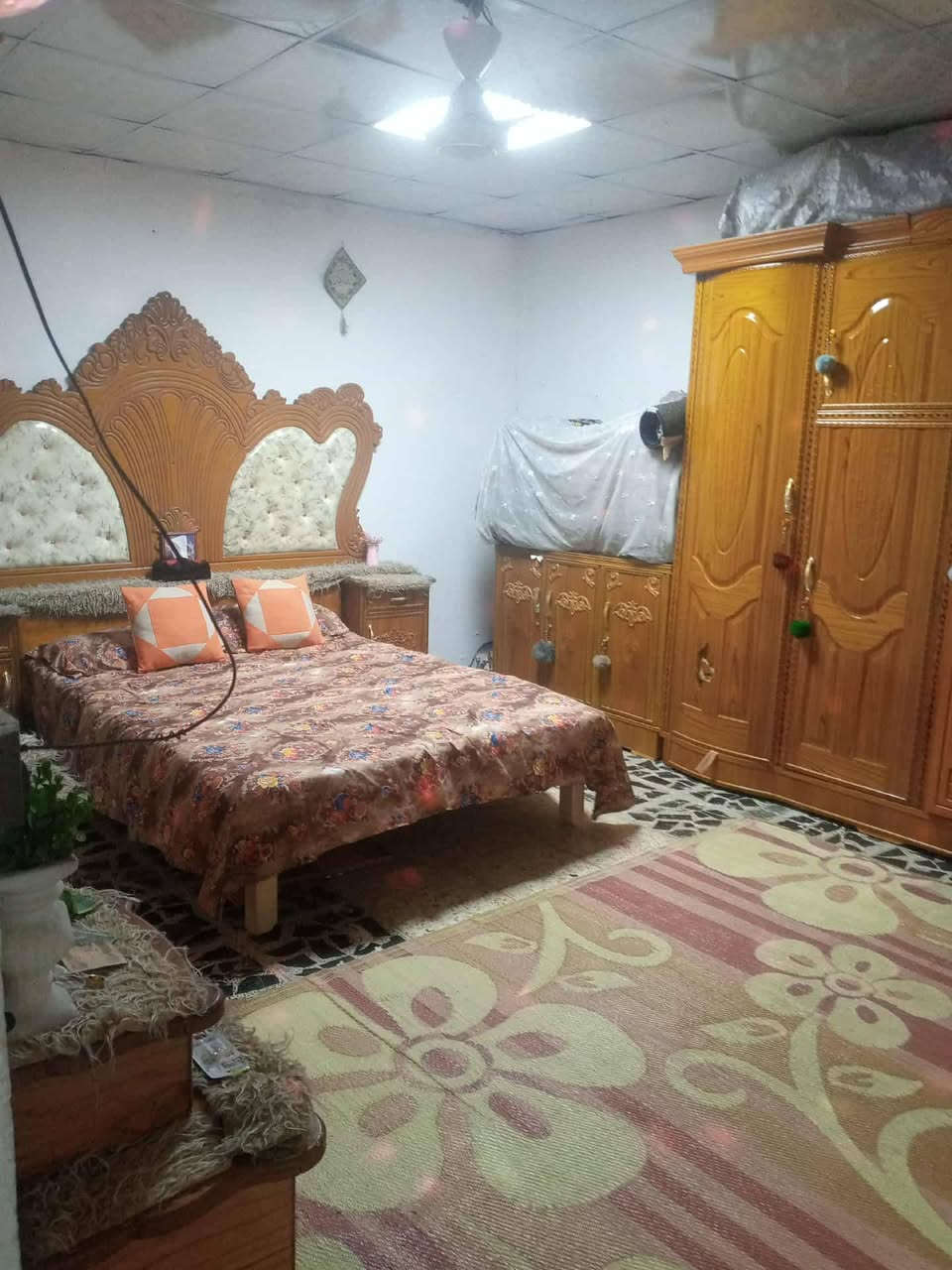 سلام عليكم بيت تجاوز ام الكبر الغزلان مساحه 100.... السعر 28 وبي مجال الرقم/***********
