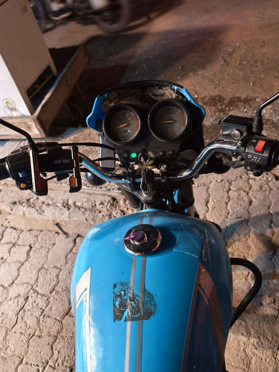 السلام عليكم،
دراجة دايوان كلاسك موديل 2023. 
محرك 150cc اللون ازرق سمائي. 
ماشية 7670K 
رقم واسط مشروع وطني، تحويل ثاني يوم 
دراجة اي نقص ما بيها. مكاني بغداد مدينة الصدر. السعر خاص. ***********
