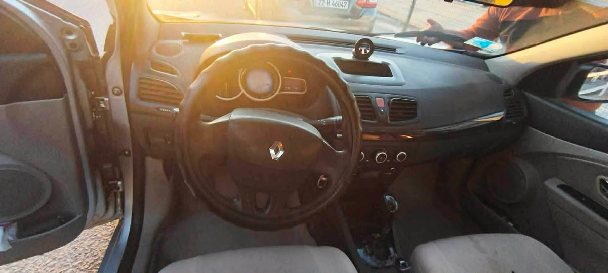 رینۆ فلۆنس 2016 سێ پارچەی بۆیاخە لەکەل یەک دوو تەعدیل بەبێ ژۆرێ بەبێ ئێرباگ سەیارەکە گير و مةكينةو تةبريد و تةقةو رةقةو بةناوكردن هةمووي بةشةرت بەبێ عەیب و مەسرەفە تازە گێر و مەکینەی گۆراوە هەموو شتیی نوێیە تەحویل غرامە بەشەرت بە ناوی خۆمانە سعري ٧٥  مةجال *********** أربيل, العراق
