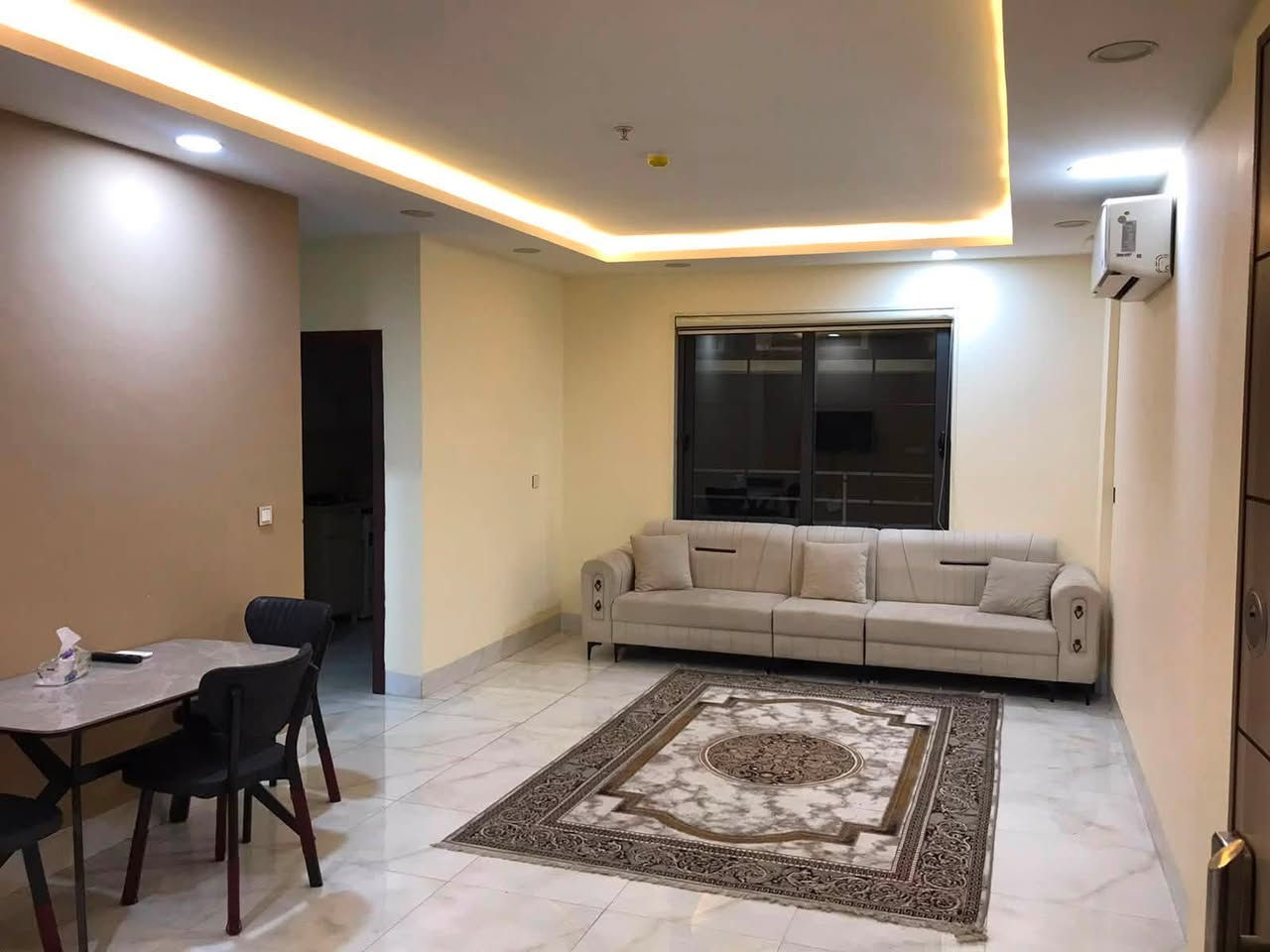 شقق فندقيه ممتازه فاخره لليجار شهري
شقق غرفه وصاله 
شقق 2غرفتين وصاله
ماء كهرباء مكيفات انترنيت مصعد 24 ساعه
موقع ممتازه اربيل عنكاوه
للستفسار والطلب تواصل على ارقام التاليه
*********** واتساب
*********** واتساب
