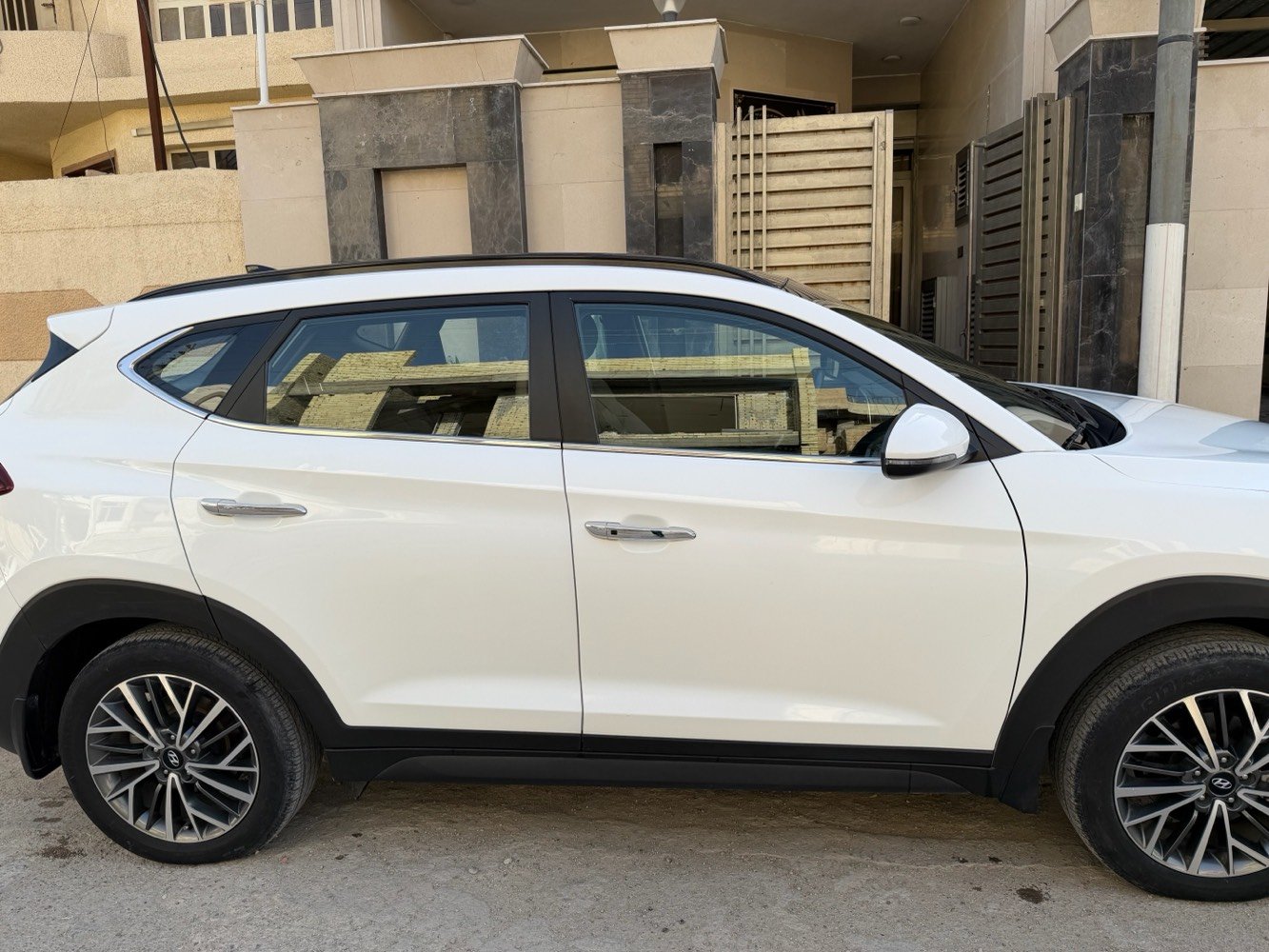 السلام عليكم توسان خليجي موديل ٢٠٢٠

مكفوله من الضرر والصبغ فقط بارد بالبنيد موضح بالصوره 
فول مواصفات ماشيه ١٢٠ قابله لزياده السعره ٢٠٠ ورقه ٢٠ الف دولار وبيها مجال 
للاستفسار / ***********
موجوده بغداد / سيديه او جادريه 