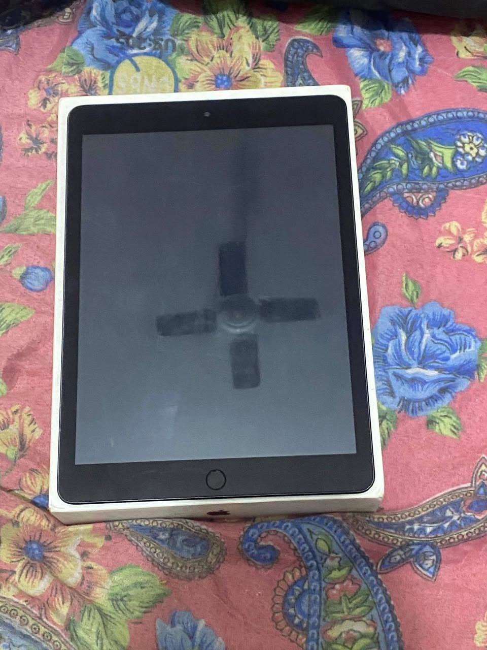 ايباد 9 بي فطر ازغير بل كلاسه اموضح بل صوره
 او بصمه متشتغل 
ملحقاته ايباد او كورتونه 
الذاكرة الداخلية 256
السعر 200 
اخوان لحد ايراسل خاص راسلني واتساب 
مكاني بغداد الزعفرانيه
***********
