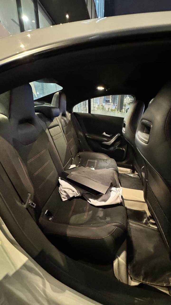 السلام عليكم
Mercedes cla 200 ( اسيتراد خليجي ) 
وكالة BCM  
موديل : 2023 
عداد المسافة : 20000 km 
فول مواصفات 
السيارة جديده بحالة الشركة بعدها تحت الضمان ( كفالة عامة ) 
السيارة باسمي تحويل ثاني يوم 
مكاني : بابل - حلة - حي الصحة 
السعر : 390 وبيها مجال للشراي
رقم التواصل : ***********
