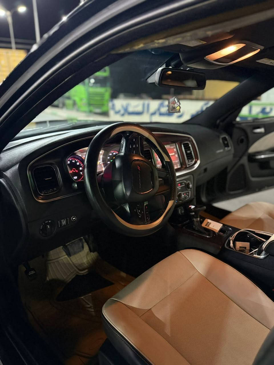 سلام عليكم جارجر 15 اصل أربيل تحويل او وكاله مباشر مكينه 3600 كفاله كير طياره كفاله تبريد ثلج صدرهة جديد تايرات جديد فوول مواصفات عده لفتحه مواصفات معروفه جاهزه بدون نقص السيارة جديده ونضيفه بمعنى الكلمة ماشيه ١٧٠ فقط ضررهة فقط بنيد ومبدل مال ارتي مكاني واسط العزيزية ***********
