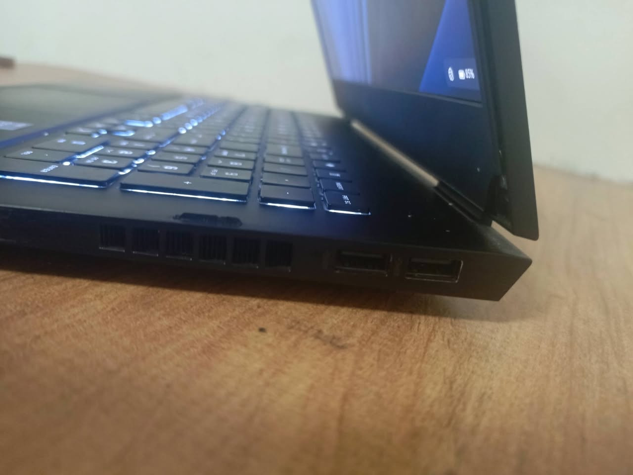 من رخصة الادمن❣️❣️
لابتوب گيمنگ من HP⚡🎮

HP OMEN 16

مواصفات الجهاز:

معالج🧠: Intel i7 11800 فئة H المعالج يجي بـ8 انويه و 16 مسار وبسرعة بوست 4.6Ghz

كرت الشاشة🦾: هو الوحش RTX 3060 والي يجي بـ6GB فيرام GDDR6 

الرامات⚡: يجي برامات 16gb DDR4 Dual channel بسرعة 3200 MHz بتوقيت CL 15

التخزين💾: التخزين هو NVMe 512GB GEN4 من سامسونج وبسرعه قراءه 6900 Mb\s وسرعه كتابة 5000 Mb\s

الشاشة🖥️: تجي بدقة الـfull HD (1920×1080) وبمعدل تحديث 144hz

نظام التشغيل👨🏻‍💻: يأتي بنظام windows 11 Pro مفعل🔓

الملحقات🎁: شاحن بقدرة 230w وجنطه وماوس مكتبي 

الجهاز استعمال قليل ونضيف جدا بس بيه كسر بسيط بإطار الشاشه وطبعا الكسر ما مآثر على الشاشه يعني لا مشاكل بالالوان ولا dead pixels 

السعر: مليون و100 وبيه مجال للشراي 

العنوان: بغداد الشعب حي التجار

للتواصل: *********** فقط واتساب
