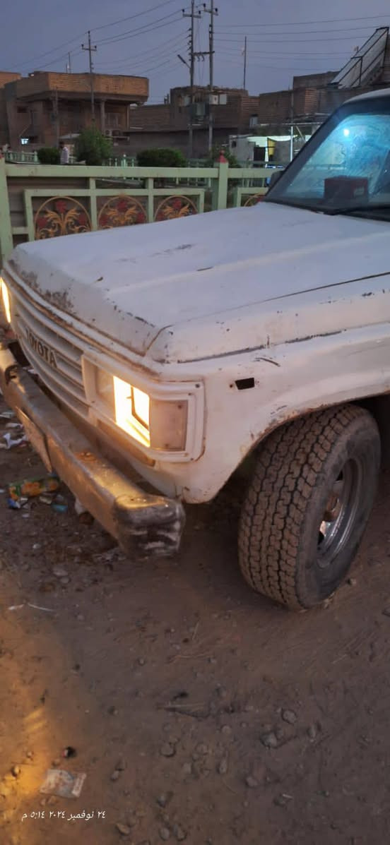 السلام عليكم لاندكروز 89 ام عيون رقم بغداد باسمي سعر 32 لون أبيض حالين في الفجر ذقار هاتف ***********
