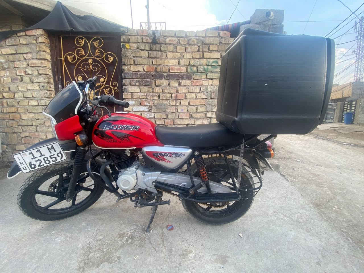 السلام عليكم بوكسر 23 شاصي 21  بسمي تحويل ثاني يوم الدراجه نكره سلف مفتوحه مره وحده تجفيت كله شركه اصلي الدراجه كلها جديده تايرات جدد زنجيل جديد لايت ثلجي قوي السعر 2400 وبيها مجال *********** بغداد الغزاليه
