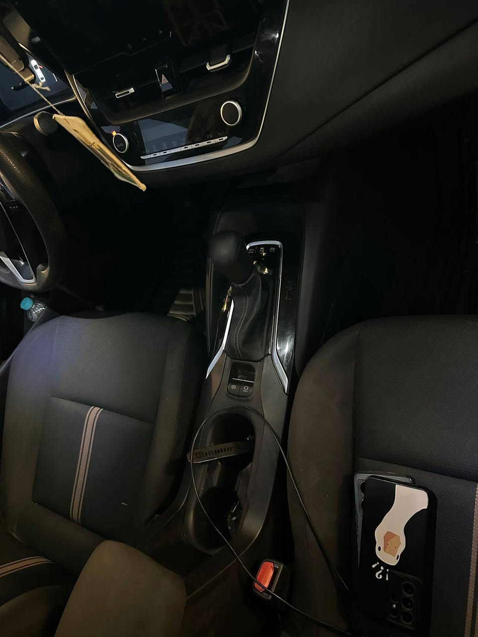 سلام عليكم
كورلا هايبرد صيني شكل الامريكي الوجبة الأولى 
الموديل ٢٠٢٤
الرقم بغداد تحويل ثاني يوم بأسمي
اللون شمباني ذهبي مميزالوحيدة بهيج لون
الممشى ٤٠ الف
المواصفات كامله عدا الكشنات مو جلد ولا كهرباء 
السعر ٢٣ مليون وبيها مجال
المكان شارع فلسطين 
للاتصال ***********
