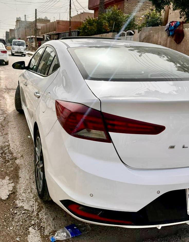 #hyundai_النترا خليجي 20
رقم بغداد 
ماشيه 153 كم
فول مواصفات (واحد.علئ واحد)
فتحه سلايت بصمه
قطعتين تبريد 
تحكم ستيرن 
كامره خلفي 
أنظمة قياده 
يدات نيكل
حساسات امامي خلفي 
خمسه ويل كب
سياره فول واحد علئ واحد
بيه صبغ بنيد بدون دواخل فقط
السيارة بأسمي

مكان  السياره بغداد /البياع/ تقاطع درويش
السعر 157 وبيها مجال
***********
