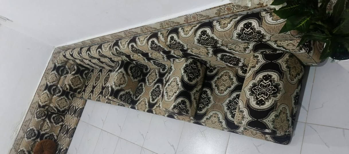 ديوان للبيع نضيف كلش زلغ مابي 12 متر.. كامل مابي نقص 275 بي مجال اي استفسار خاص


**إذا كنت صاحب هذا الإعلان وتريد حذفه لأي سبب، رجاءا أرسل رسالة إلى الدعم الفني**