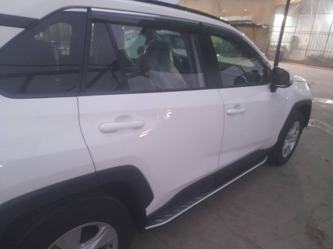 راف فور السعر ٢٣٠/ ٢٠٢١/ اسياره فول XLE/بيها بارد بل جاملق سكن امامي مكان السياره كركوك/ ***********
