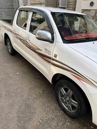 هايلوكس • ٢٠١٥ • رقم كربلاء انكليزي