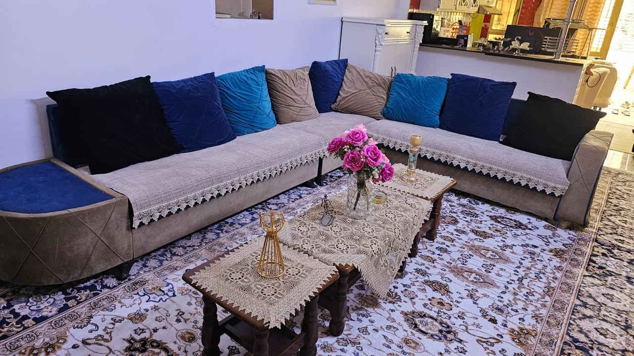 ديوان للبيع استعماله كلش نضيف
سعر البيع 450 بي مجال بسيط 
المكان المحموديه 
للتواصل ‭0787 955 5355‬
