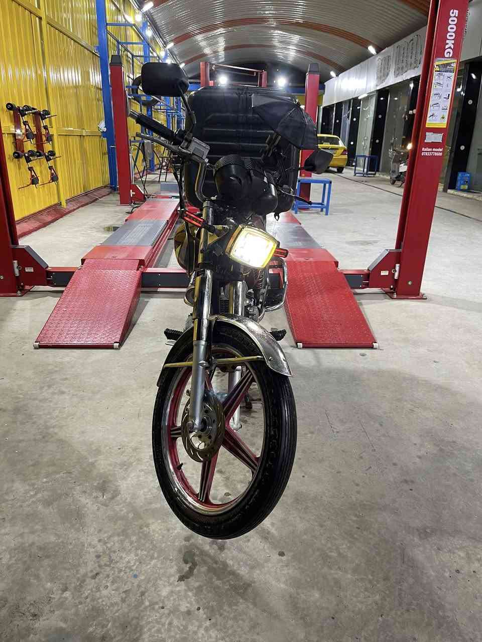 إيراني 5كير موديل 22 اصولي أوراق تجفيت جديد 
تاير خلفي جديد زنجيل جديد كهربائيات كلها شغالة 
نكرة سلف جاهزة مابيها نقص السعر ٤٥٠  بيها مجال بسيط
مكاني زيونه ***********
