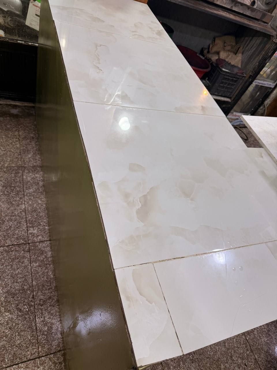 ميوزه ثنين حديد توني فصلتهن جدد
ميز الأول طوله مترين  والثاني متره وربع مال مطعم ميوزه مرتبات كلش.. ٣٥٠ سعرهن

***********
