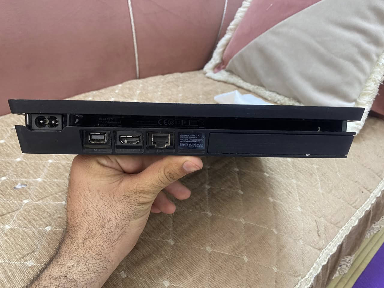 السلام عليكم 
PS4 Slim 1 Tera 
واحد تيرا مع ملحقاته من كيبل  تشغيل اصلي و Hdmi اصلي و واير شحن جويستك اصلي مع جويستكات 2 واحد اصلي والاخر تجاري مع قرص Assassins odyssey  الجهاز غير مفتوح مجرد بيه اثر خارجي بسيط بالكفر وماله علاقة بداخل الجهاز وللامانة الكاملة فيديو لتشغيل الجهاز مع الاداء في لعبة red dead
سبب البيع دراسة وغير متفرغ 
رايدة ب 250 الف وبيه مجال بسيط 
مكاني بالكاظمية اذا بداخل الكاظمية اني اجيبلكيا واذا خارجهه لازم شخص يجيني التقي ويا


**إذا كنت صاحب هذا الإعلان وتريد حذفه لأي سبب، رجاءا أرسل رسالة إلى الدعم الفني**