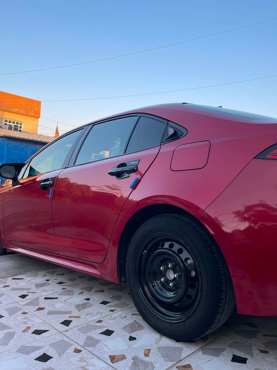 سلام عليكم   #للبيع فقط

‏Toyota Corolla. 2021 LE (فئة LE). 

رقم اربيل الجديد  تريد تحويل او وكالة. هم عادي )

حادثها بونيد بدون دواخل فقط وشرط الفحص 

المواصفات :

* كير ومكينة وتبريد شرط الفحص سليم 

 * نظام التحذير من مغادرة المسار

* مثبت سرعة متكيف (Radar Cruise Control)

* نظام تفادي الاصطدام

* كاميرا خلفية

* نظام الثبات الإلكتروني

* ⁠* شاشة معلومات + Apple CarPlay

* بلوتوث + USB

* 6 سماعات

* مكيف أوتوماتيك. ممشى السيارة 100 الف 

* تحكم بالمقود نضام دبل ECO. 

* زجاج كهربائي + قفل مركزي

* مصابيح LED

* مرايا جانبية كهربائية وحساس
  
وشرط  ايرباك  airbag  ￼سليم سليم ￼ 

*********************

السيارة مابيها اي نقص 

مكاني #كركوك 

السعر : 135

بيها مجال بسيط

للاستفسار واتساب : ***********
