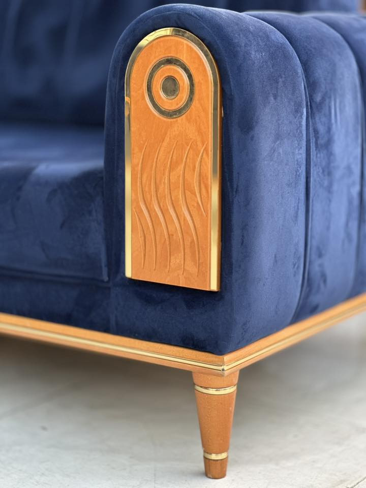 تخم تركي نضافه 100/100 مستخدم قليل متكون من 8 نفرات هيكل الداخلي بل كامل حديد هيكل الخارجي  ارجل قاعدة واكسسوارات بل كاملخشب زان طبيعي بنضام السرير ضهر قلاب بمقعد طبي سوفت أمريكي فول بوليستر بقماش الشامواه وتر بروف  عنوانه اربيل زنكو 99 يوجد توصيل ل بغداد ولباقي المحافظات الأخرى  *********** واتساب فقط ( علي)
