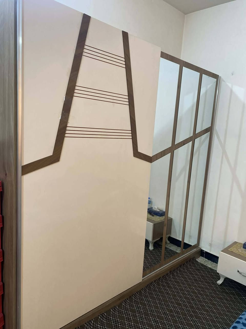 غرفة تركية ٧ قطع مع دوشك نظيفه السعر ٣٥٠الف المكان الشالجية للاستفسار الاتصال ***********
