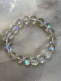 اساور • احجار كريمة • تصميم أنيق