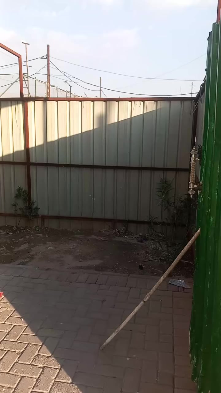 نص شقه للايجار عدد ثنين ايجار ب300 وحده ب325 فول اي نقص ما بيه كامله رقم الهاتف للتواصل***********
