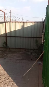 نص شقه للايجار عدد ثنين ايجار ب300 وحده ب325 فول اي نقص ما بيه كامله ر...