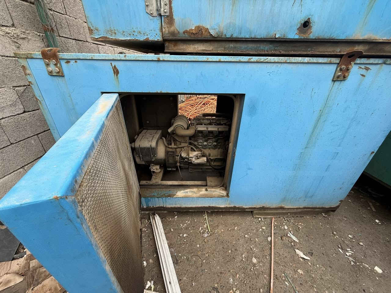 السلام عليكم
مولدات كمنز بيهة حجم 30 كي في  و 17  

رايدين القطعة على 15 ورقة وبيهة مجال 

رقم ***********
