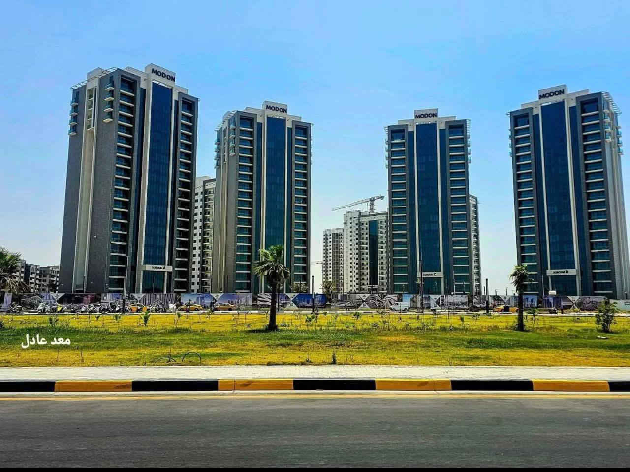 شقة للبيع في مجمع بروج السكني
المساحة 104 متر 
1 غرفة نوم وصالة ومطبخ وخدمات في أبراج لاكونا الطابق 8 المرحلة الخامسة تاريخ الاستلام 1/2027
السعر الكلي 234مليون دينار عراقي وهذا هو سعر الشركة بدون اي تحميل المبلغ المطلوب هو المبلغ الواصل فقط وهو 45 مليون دينار واجور التحويل العقد مناصفة 3‎%‎ على الطرفين علماً بأن قسط الشقة هو 15 مليون كل 6 اشهر لمدة 3 سنوات وبعدها تصبح الدفعات 9 مليون كل 6 اشهر لغاية 10 سنوات يعني تستلم الشقة وتسكن وانت موصل للشركة فقط 35‎%‎ وتستمر بالدفع بعد ذلك وانت ساكن بالشقة  والمجمع مشمول بالقروض ايضاً لمن يرغب بالحصول على قرض لإكمال الدفعات
 للاستعلام ***********
