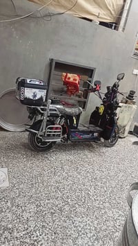 هذه موطور البيع جبلي نضيف  السعر 700 بي مجال شي قليل ‏رقم ‪07513305614...