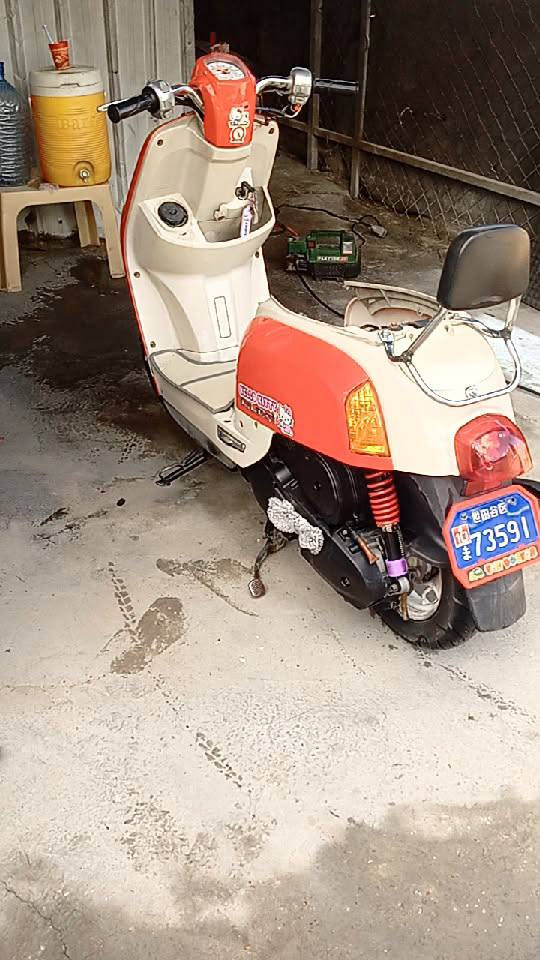 سلام عليكم بوليس موديل 2007 

بوشة 55 مشيفة رياضي كفرات مبدلة ام الختم 

داخل بلادي كريمي 
كلاجات بلادي 
دراجة اي نقص مابيهة   مال جناي 
شرط معدل 100/110 
مكاني شهداء سيف سعد 
سعر 675وبيهة مجال حك الجية 
*********** وتساب مو شراي لا تجي بروح امك وذا اكو مراوس وينطي فرق.
