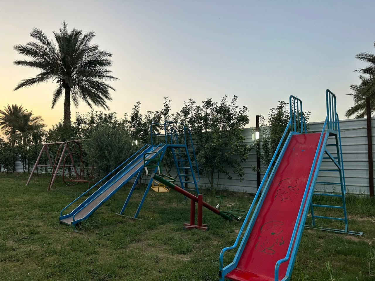 مزرعة الزعفران الشاطئية 
متوفر حجز اغلب ايام الاسبوع موثق في تطبيق اجرلي إطلالة شاطئية على نهر دجلة🏖️  
العنوان : الزعفرانيه نهايه شارع الربيع مجاور مصنع ببسي بغداد 
للحجز والاستفسار الاتصال او التوصل واتساب : ***********
***********
