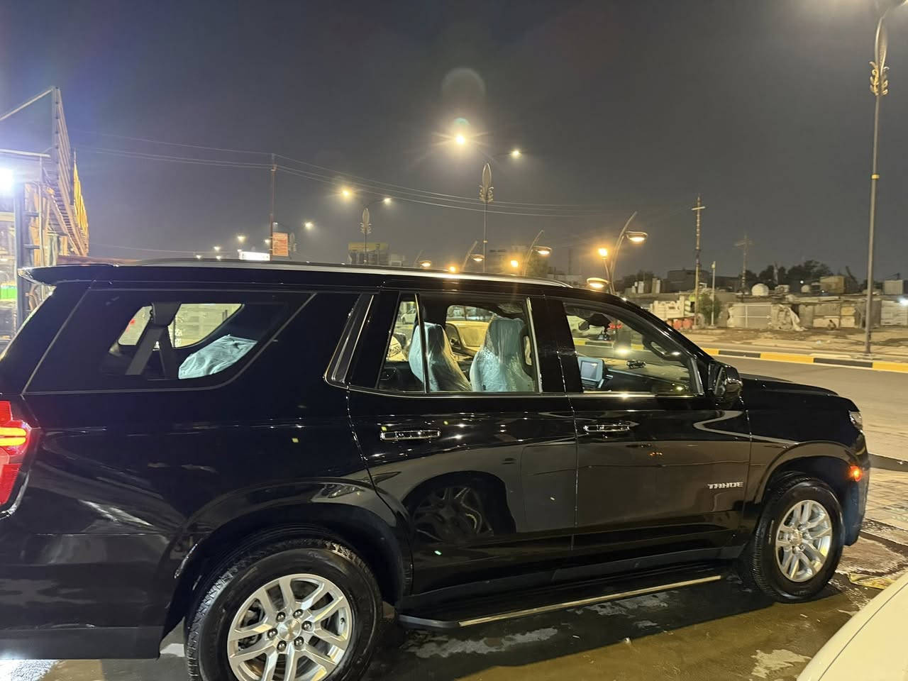 السلام عليكم من رخصه الادمن تاهو LS موديل 2023خليجي مكفوله كفاله عامه ماشيه 40 بحاله الوكاله بدون لا صبغ ولا شخط ولا تبديل عليه BBf بل كامل  السعر 48الف مكاني بغداد وموجود سونار هم للاستفسار اكثر اتصل***********
