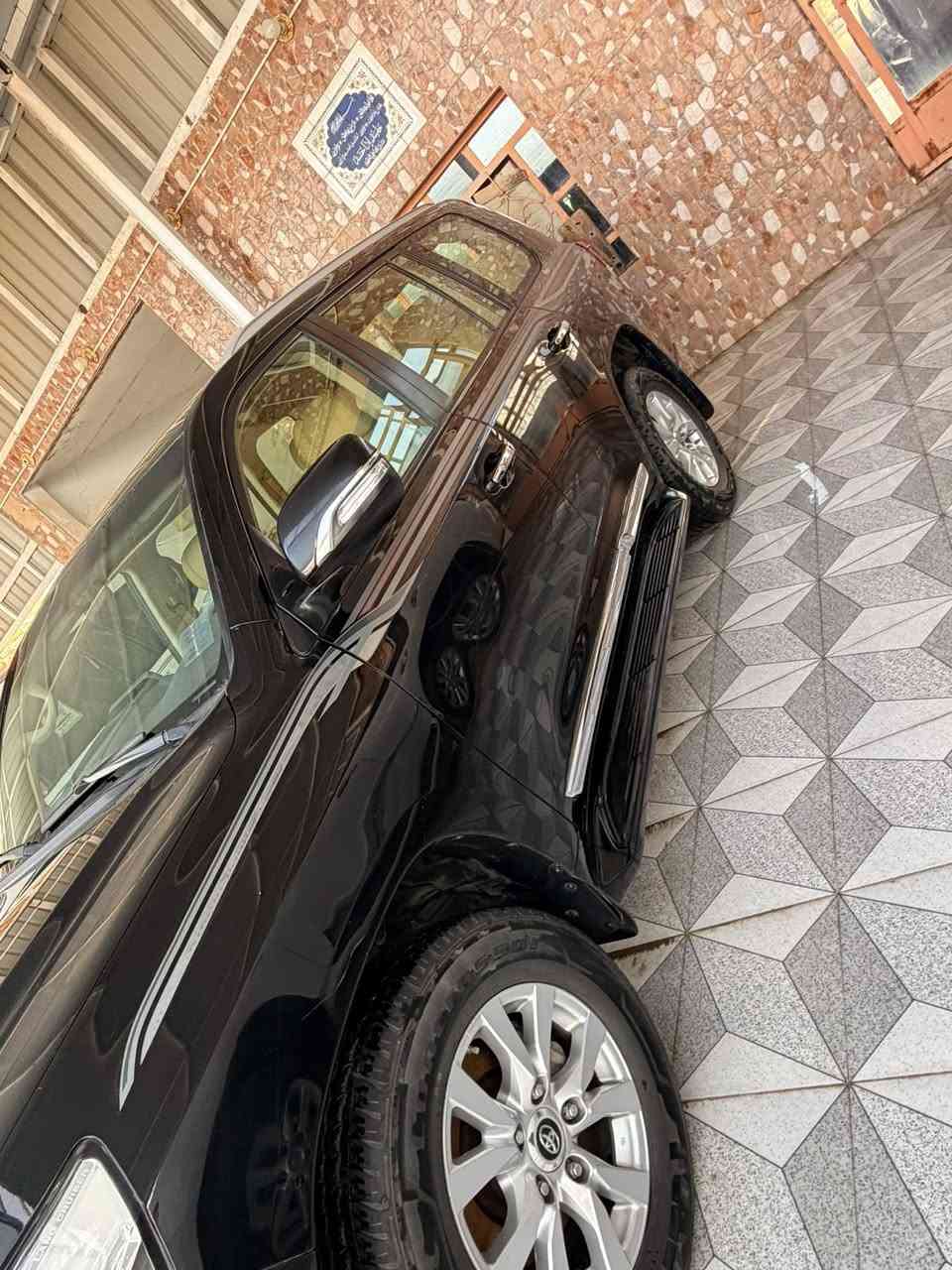 سلام عليكم للبيع لاندكروزGX.R 2018بريم 
محرك V6
ماشية 150الف
رقم بغداد
السيارة مكفولة كفالة عامة
السعر 485 وبيها مجال 
العنوان ذي قار  قلعة سكر 
***********
***********
