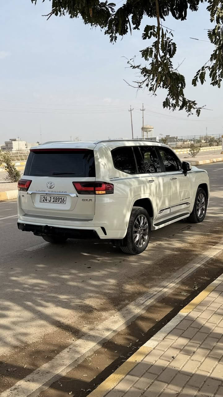 تويوتا لاندكروز 2023 بريم مكفوله  عل وضع الشركه ماشيه 37
محرك 6 تنفس طبيعي 
فول مواصفات ثلاث شاشات مكاني صلاح الدين الدجيل السياره رقم شمالي تحويل مباشر
رقم الهاتف ***********
السعر62الف
