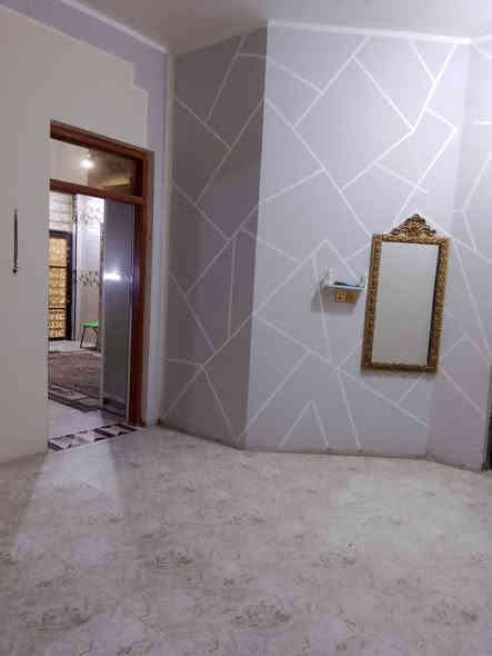 بيت للبيع طابو اسهم   جميع الخدمات متوفره تبليط  ماي  مجاري  مساحه 220طابقين كونكريت مسلح الطابق الاول يتكون من غرف عدد 2
ومطبخ وصالة واستقبال ومطبخ وصحيات داخليه وخارجية   الطابق الثاني يتكون من شقتين 
الاولى باب ع الشارع تتكون من غرف عدد 2ومطبخ وصالة وصحيات
  الشقة  الثانيه درجها داخل البيت تتكون من غرف عدد 2ومطبخ وصالة وصحيات  العنوان ناصرية الثورة منطقه الكنازوه قرب شارع السكك السعر170وبي مجال ***********
