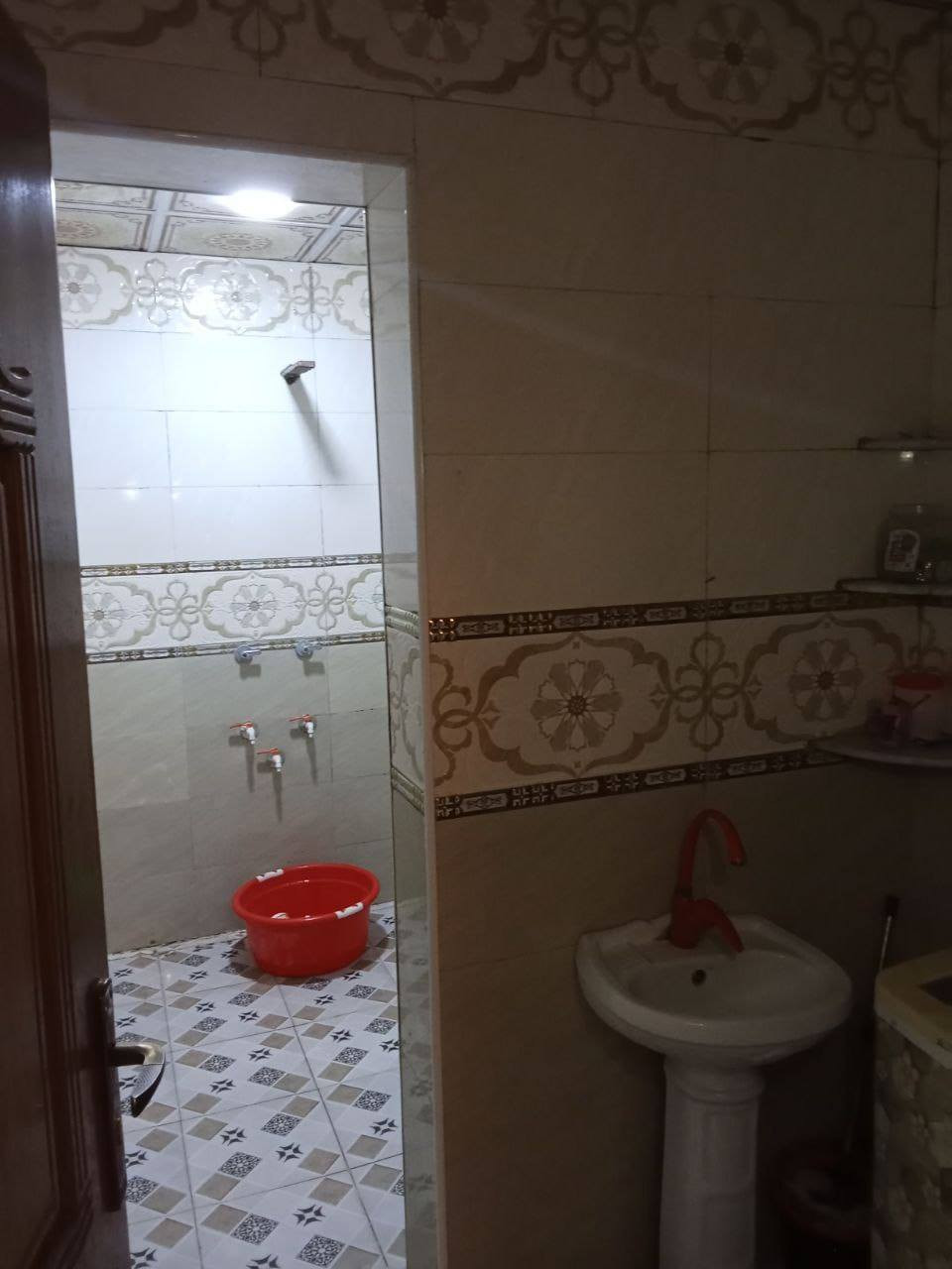 بيت للبيع ١٦٠ متر التنومة حي الجامعة
بالتنومه حي الجامعة شارع سيدعواد
بيت للبيع طابوصرف ركن المساحه 160متراستفبال مطبخ غرفتين نوم صاله كراج ومجمع صحيات داخلي وخارجي سعره 200وبي مجال
***********
