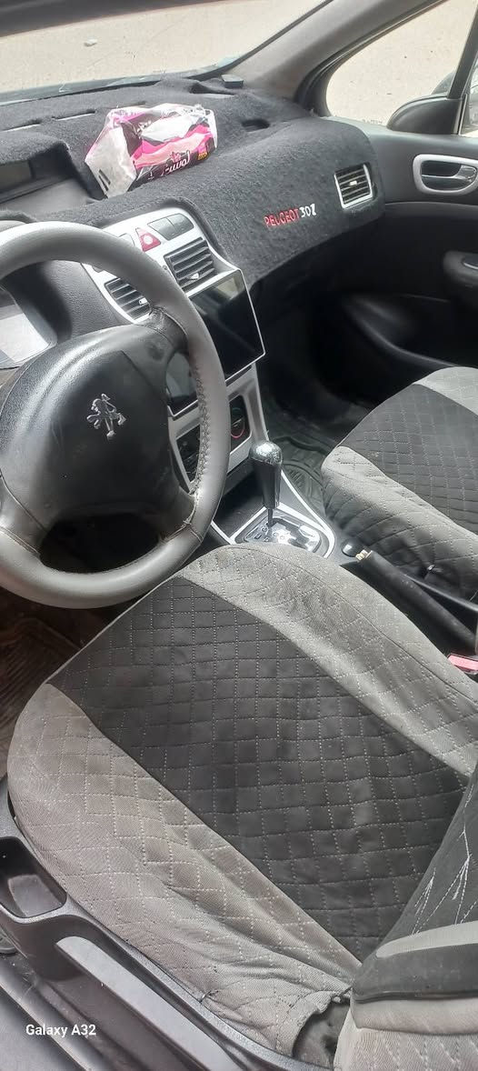 سلام عليكم بيجو فرنسي ٢٠٠٦ السياره جاهزه مابيه ضربه كير محرك كله تمام 
رقم بغداد انكليزي 
مكاني بغداد حي الجامعه 
السعر ٥٨ بيه مجال 
***********
