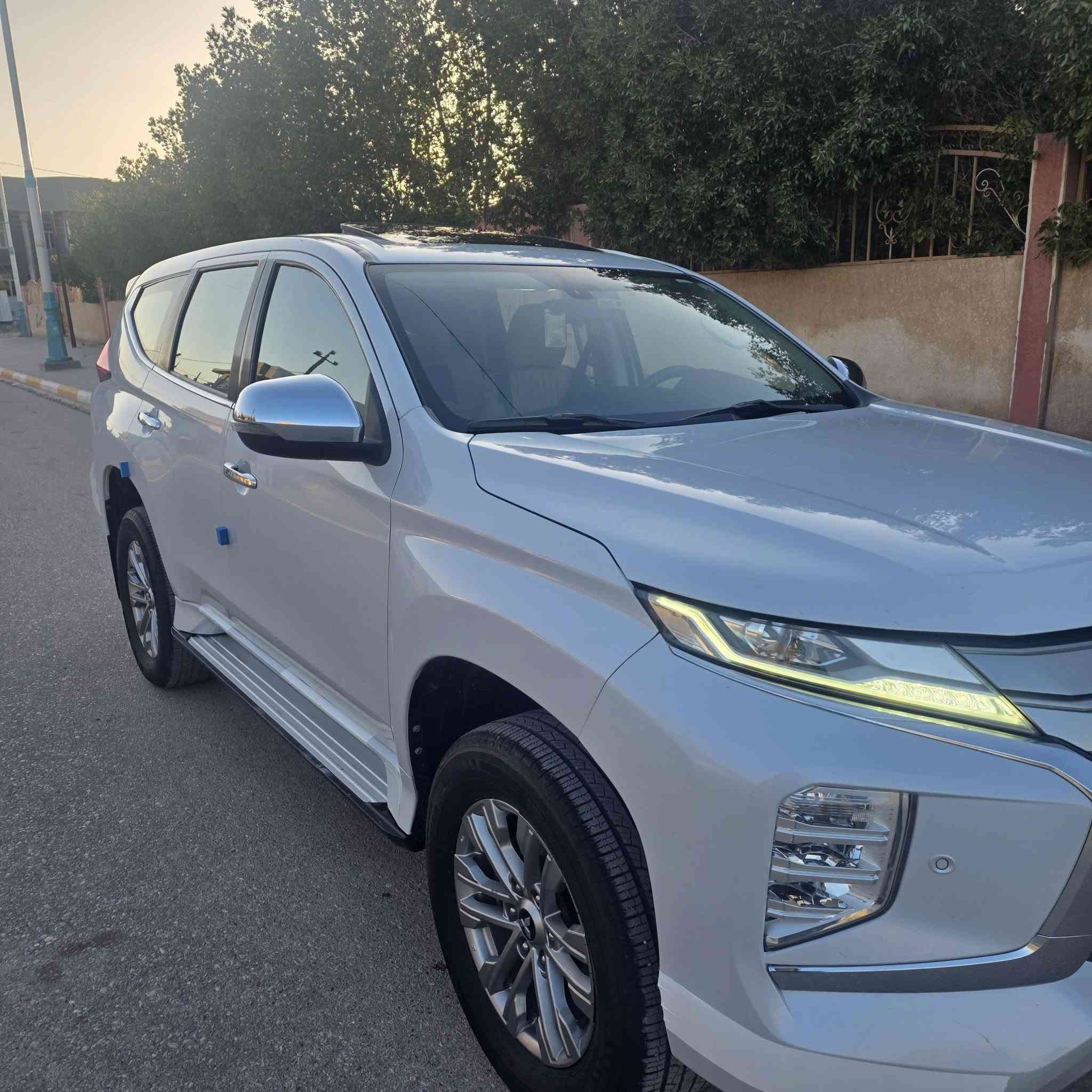 السلام عليكم 
ميتسوبيشي باجيرو سبورت
 موديل 2020
 لون ابيض صدفي 
 مكينة 6 سلندر 3000 سي سي
 7 راكب ومقاعد جلد
 3 قطع تبريد
 فتحة سقف سلايد
 فورويل
 دفلوك
 اريل قرش نفيكيتر
 رادار أمامي
 شاشة جبيرة touch
 شفتات ستيرن
 تحكم ستيرن جهة واحدة
 حساس امامي وخلفي أصلي
 فول لد وزنون
 مانع إنزلاق وتراكشن إنحدار ومُثبت سرعة
 5 ويل كب
ماشيه 82 
كفاله عامه 
رقم اربيل بأسمي تحويل مباشر 
سنويه لل27

السعر 225 وبيها مجال 

***********
