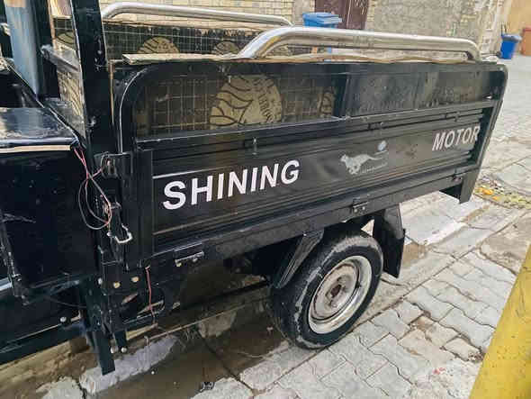 السلام عليكم ستوته للبيع موديل 2023صقر أصولي تسجل السعر 2200وبيه مجال المكان مدينة الصدر الاتصال ***********
